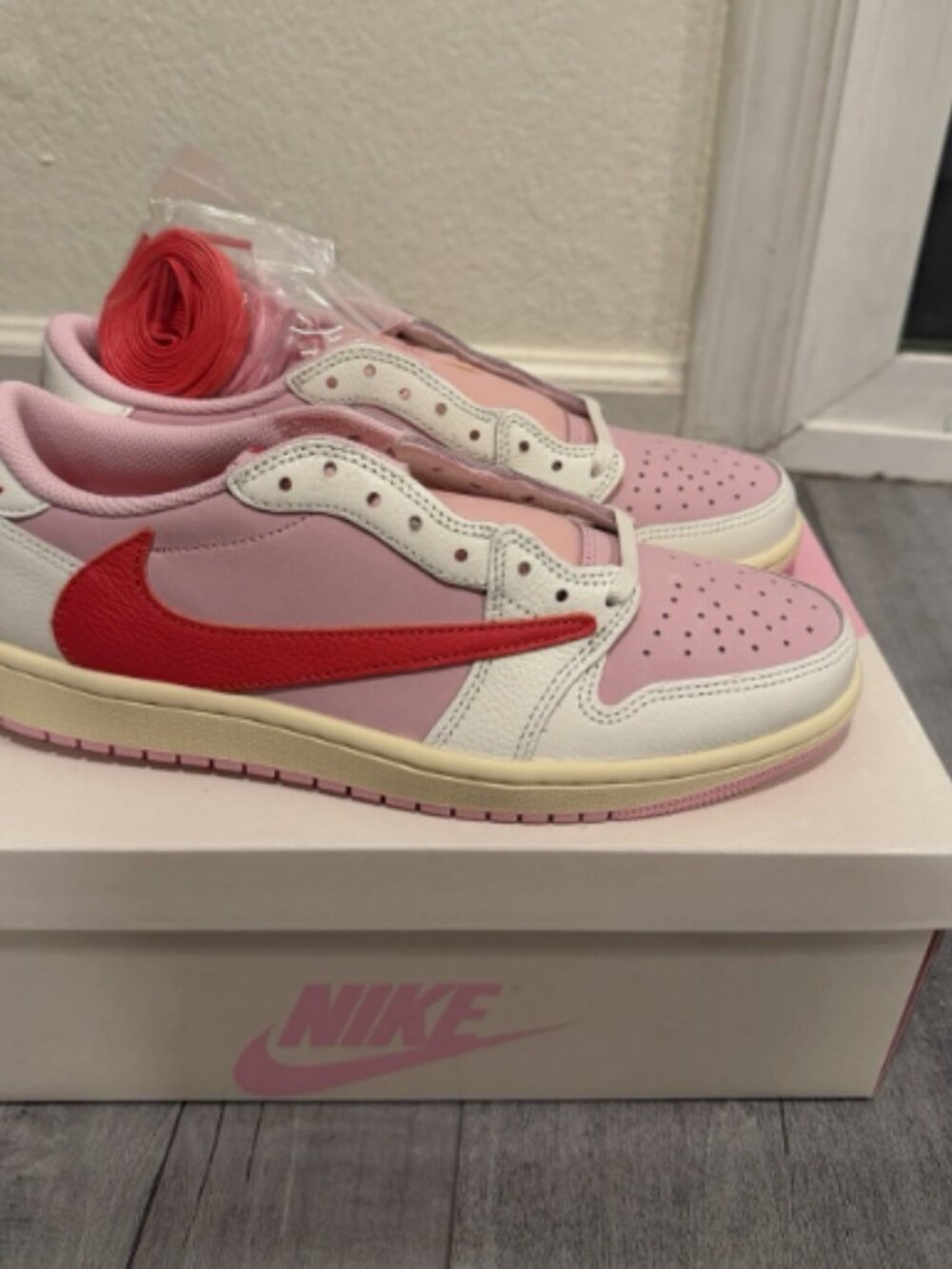 Travis Scott x Air Jordan 1 Retro Low OG 'Sail Tropical Pink' - Picture 4 of 5